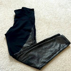 Old Navy active black and gold leggings size medium
